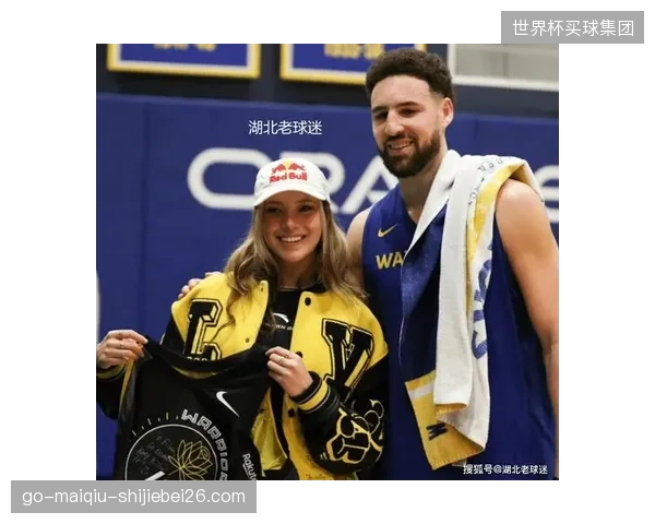 球迷需适应美加墨三国的文化差异与交通衔接，这对观赛体验构成全新挑战。